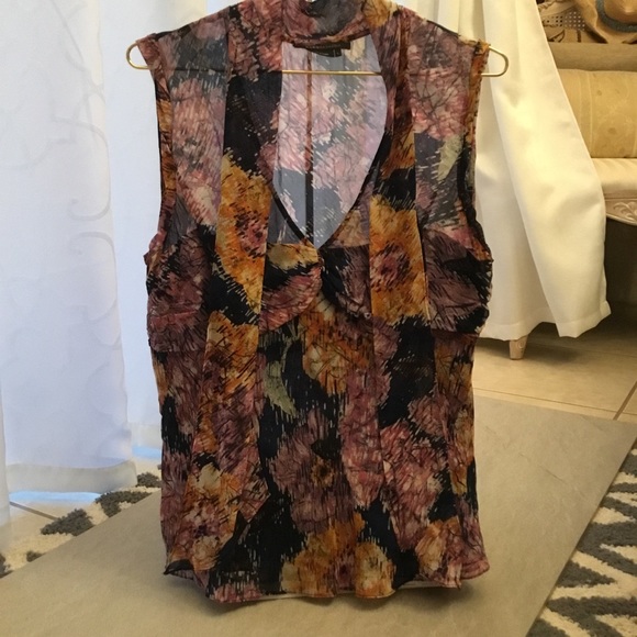 😍BCBG Abstract Floral Print Top - Picture 3 of 7